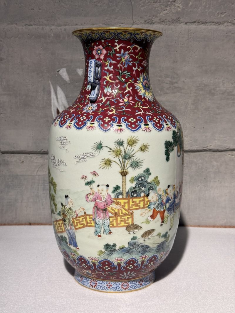 清嘉庆 洋红地洋彩缠枝宝相花吉庆如意婴戏图螭耳尊 - 图13