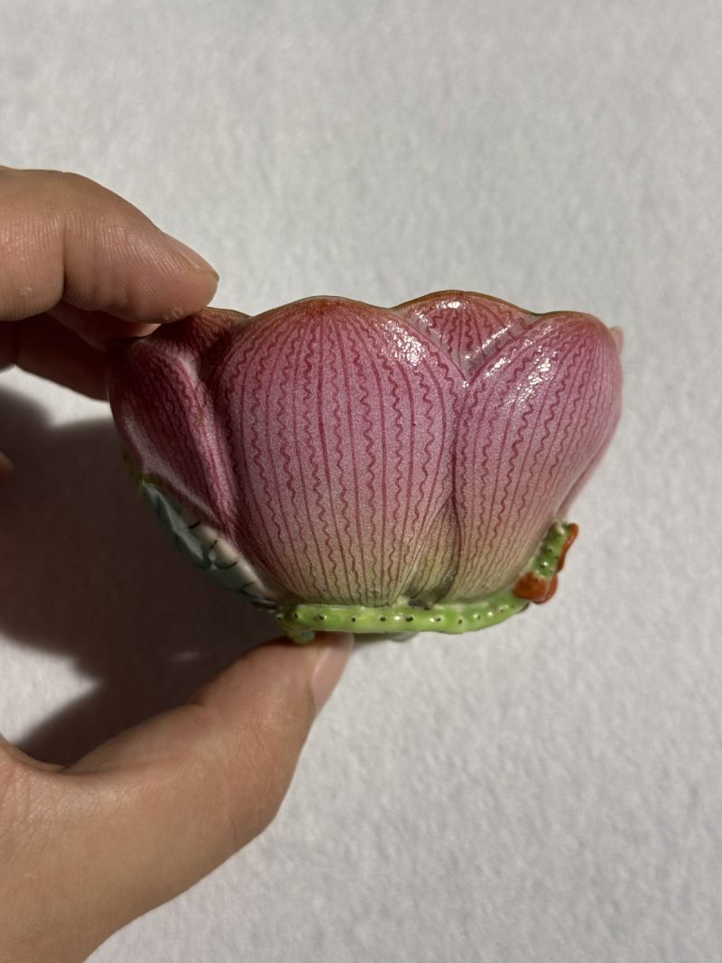 清乾隆 粉彩荷花形象生瓷杯 - 图4