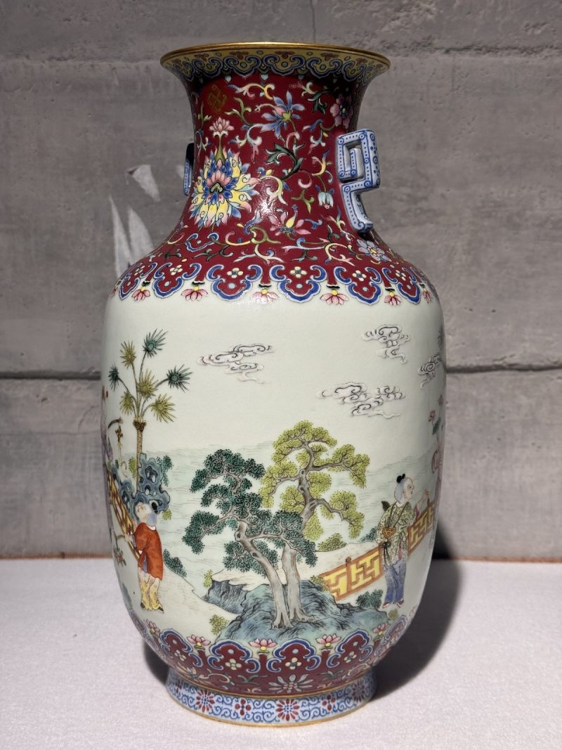 清嘉庆 洋红地洋彩缠枝宝相花吉庆如意婴戏图螭耳尊 - 图14