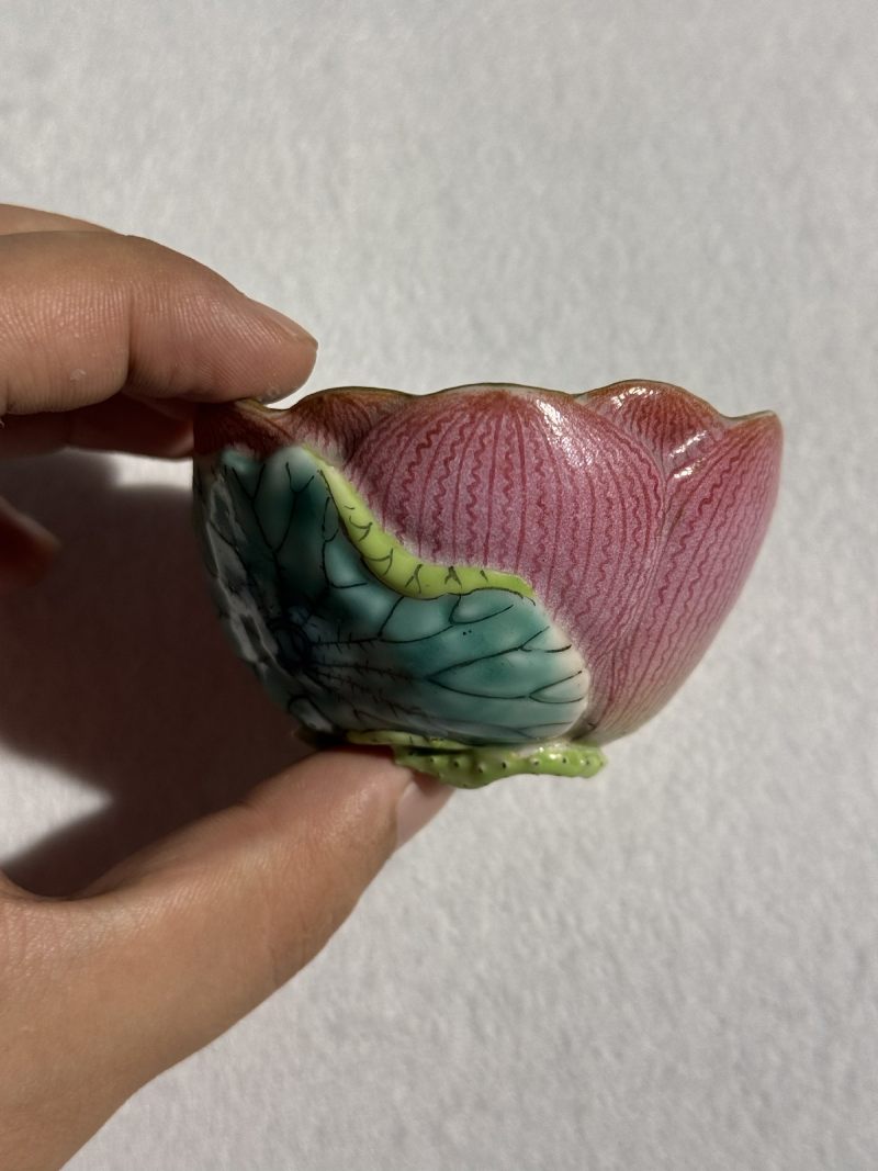 清乾隆 粉彩荷花形象生瓷杯 - 图5