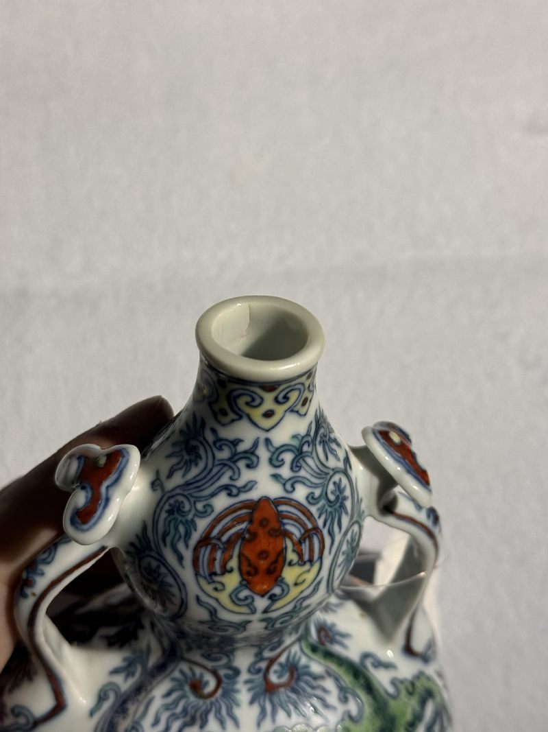清嘉庆 斗彩双龙捧寿如意耳尊 （一对） - 图11