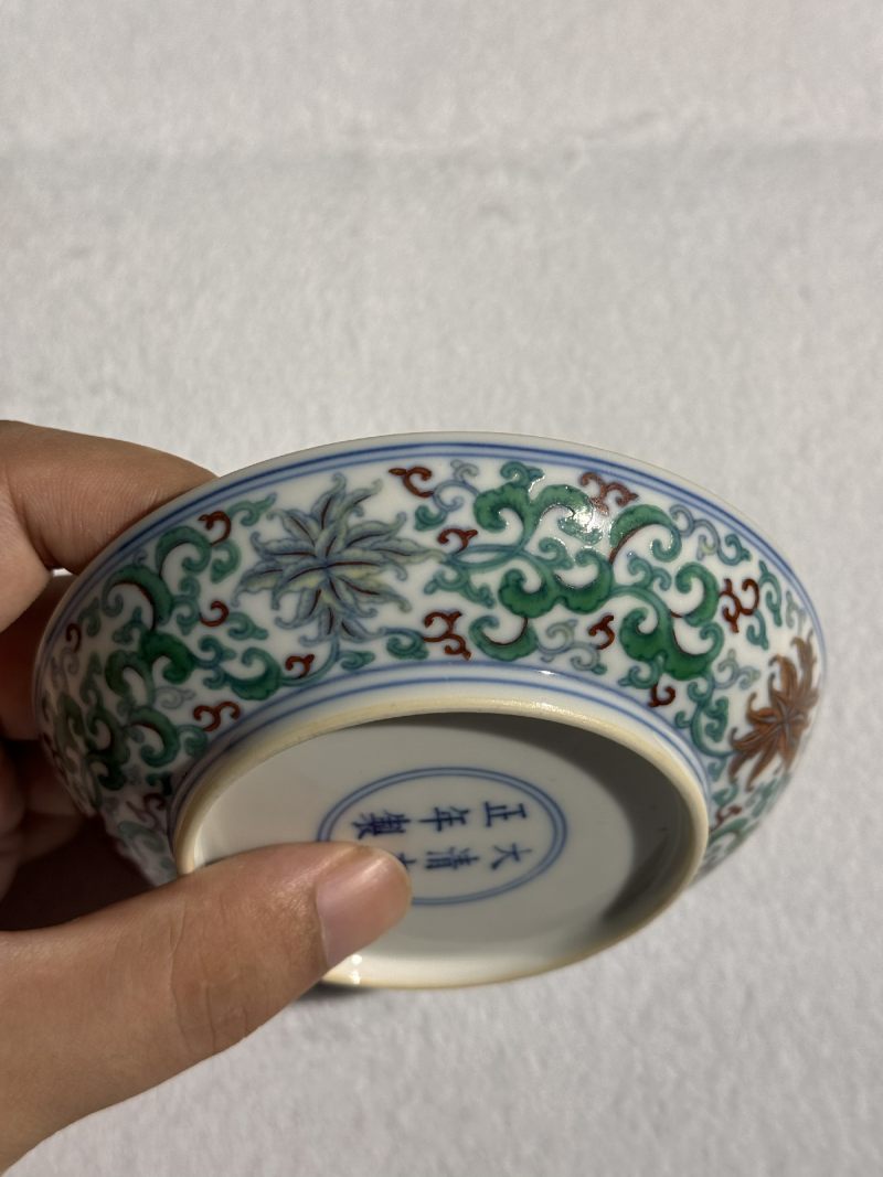清雍正 斗彩西番莲纹盘 （一对） - 图16