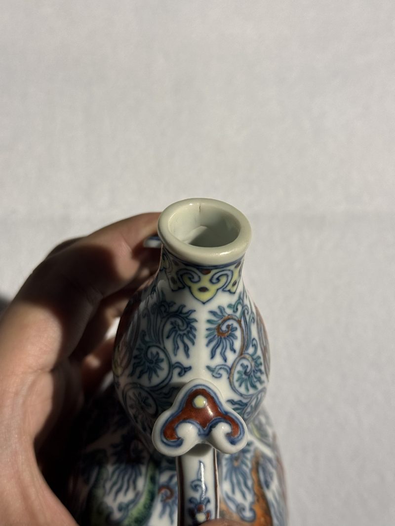 清嘉庆 斗彩双龙捧寿如意耳尊 （一对） - 图12