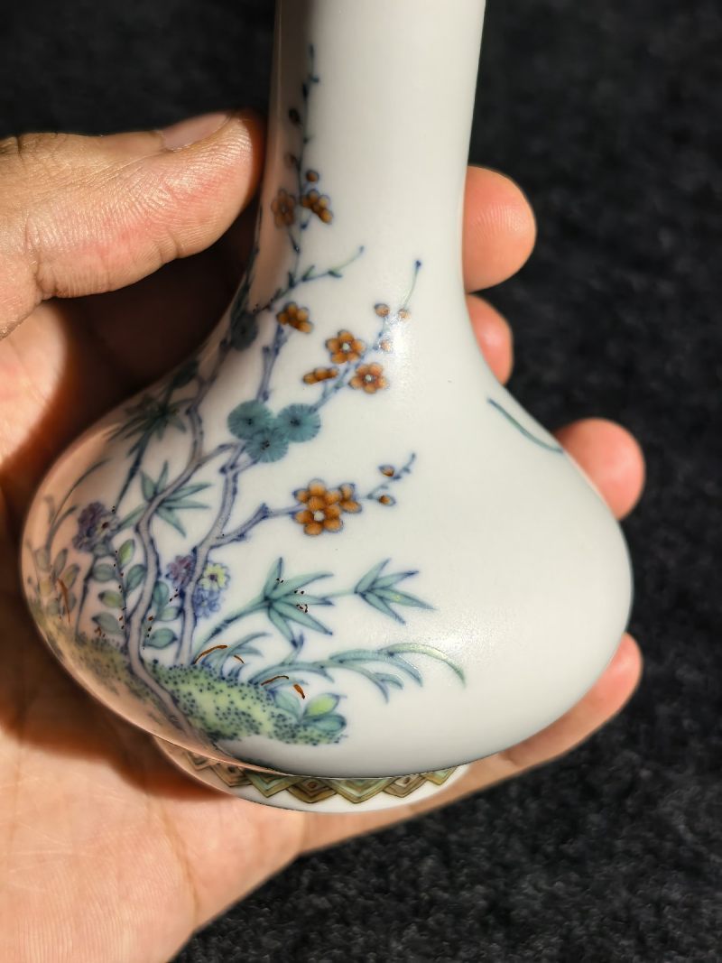 清雍正 仿明式斗彩岁寒三友、灵仙祝寿图小荸荠瓶 - 图9