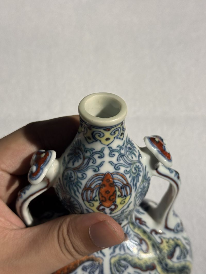 清嘉庆 斗彩双龙捧寿如意耳尊 （一对） - 图13