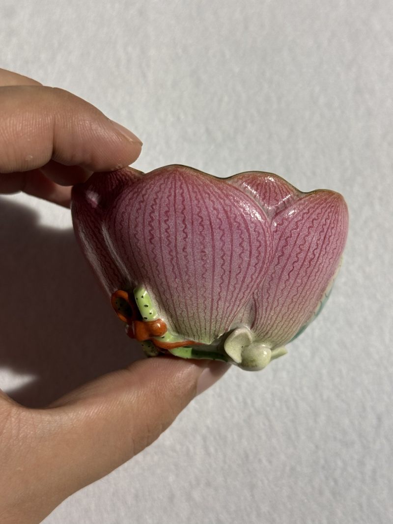清乾隆 粉彩荷花形象生瓷杯 - 图7
