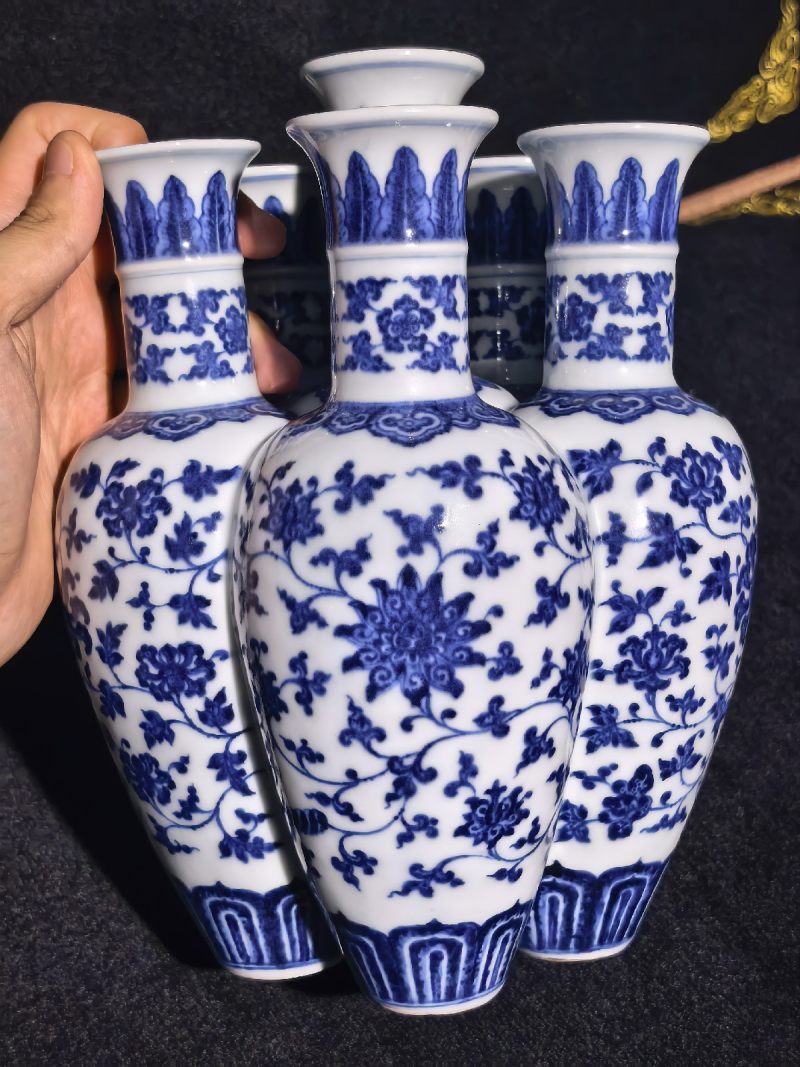 清乾隆 唐窑青花缠枝花卉纹六孔瓶（配座） - 图16