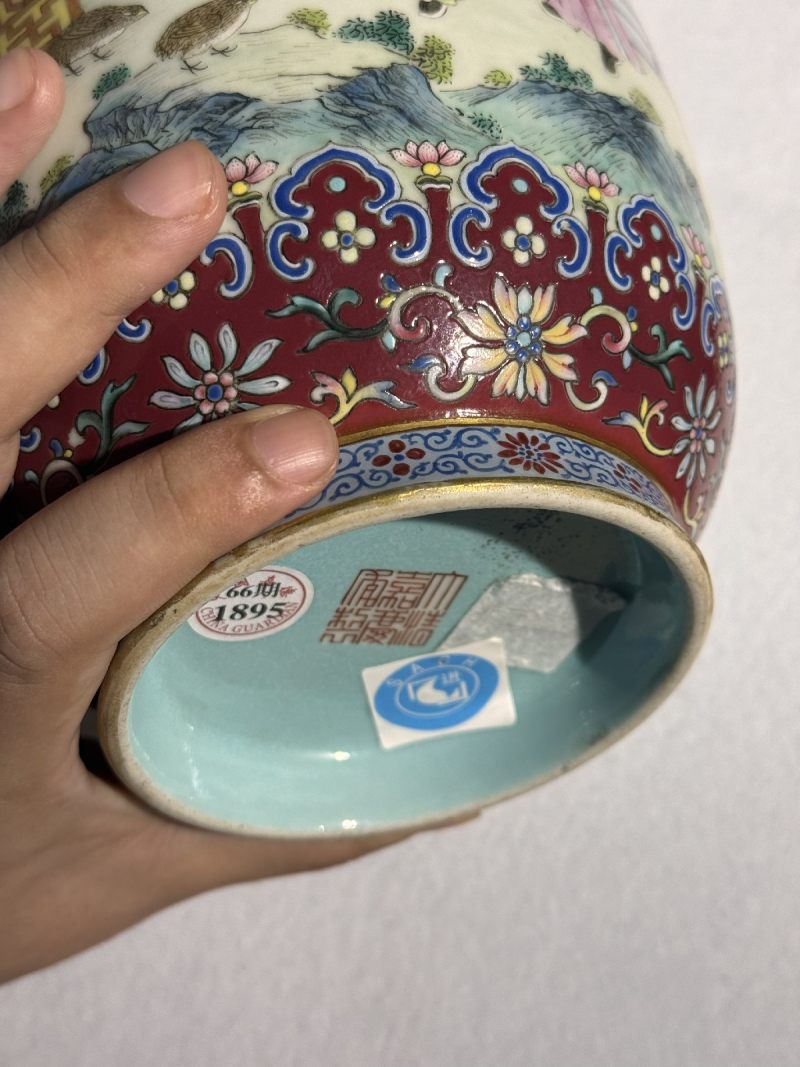 清嘉庆 洋红地洋彩缠枝宝相花吉庆如意婴戏图螭耳尊 - 图17