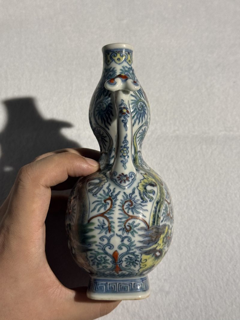清嘉庆 斗彩双龙捧寿如意耳尊 （一对） - 图14