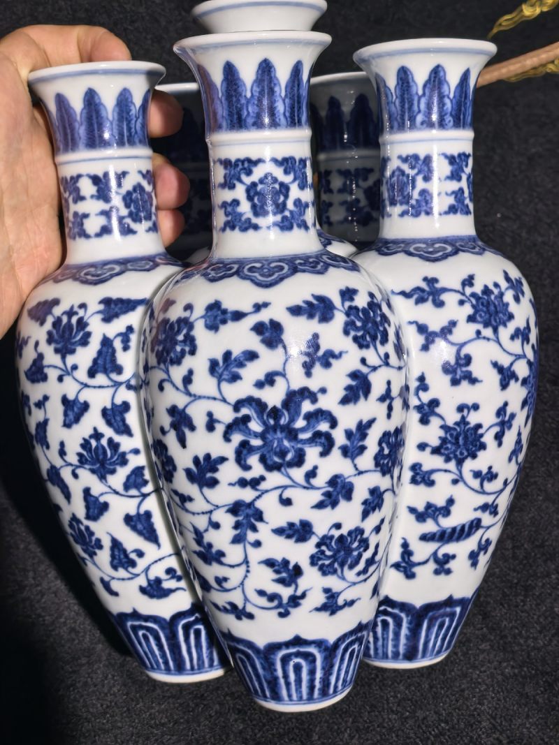 清乾隆 唐窑青花缠枝花卉纹六孔瓶（配座） - 图17