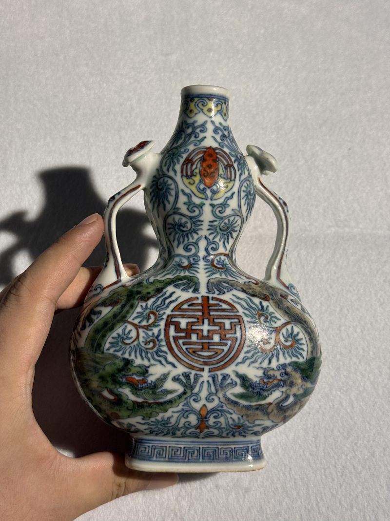 清嘉庆 斗彩双龙捧寿如意耳尊 （一对） - 图15