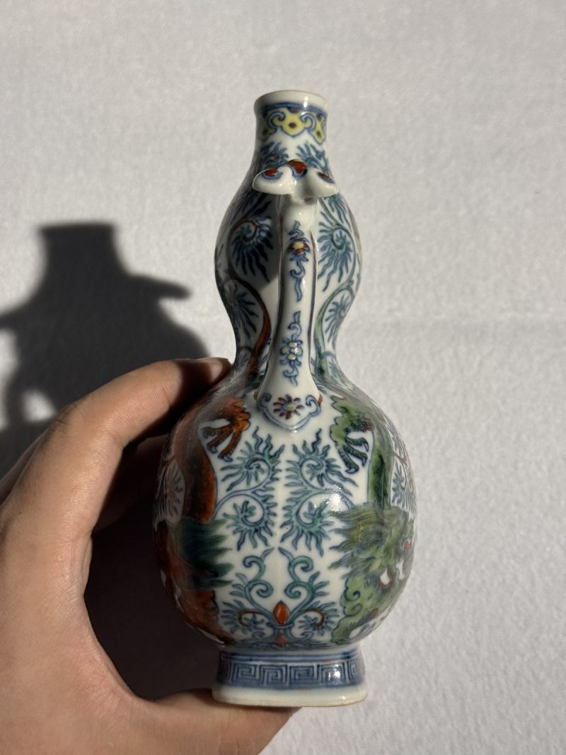 清嘉庆 斗彩双龙捧寿如意耳尊 （一对） - 图16