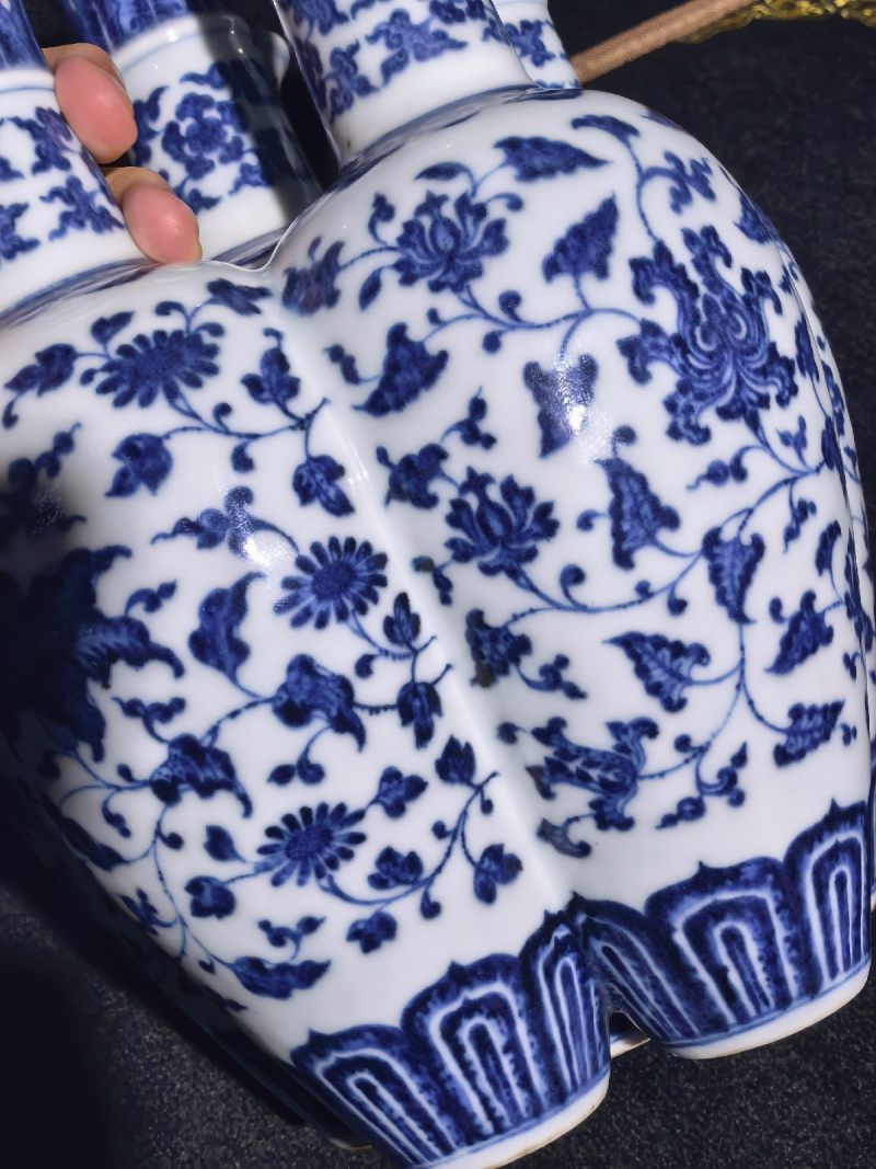 清乾隆 唐窑青花缠枝花卉纹六孔瓶（配座） - 图19
