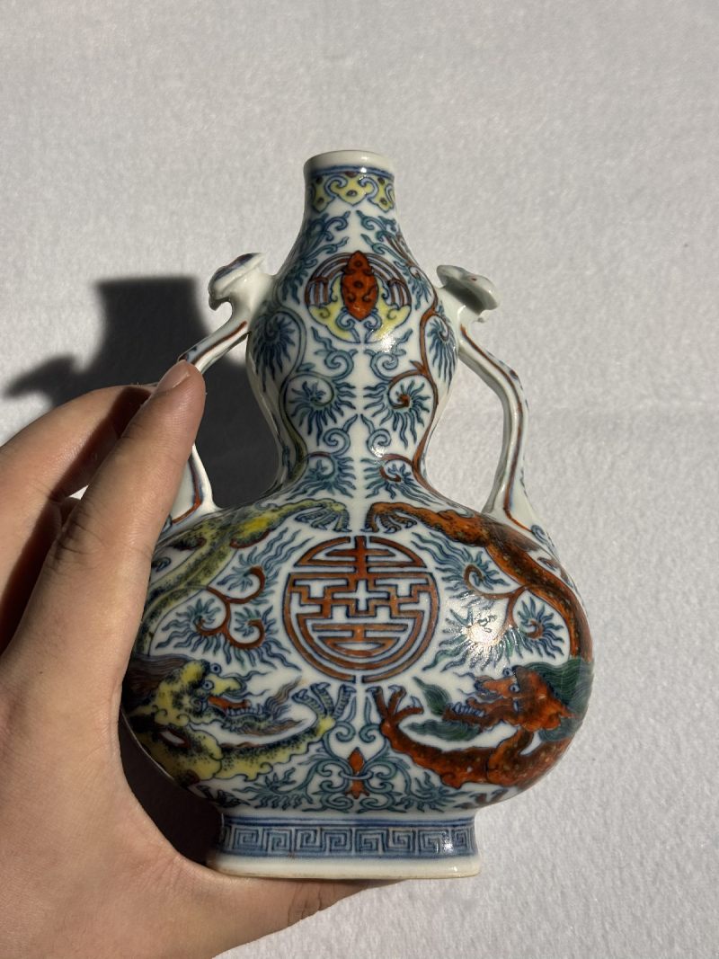 清嘉庆 斗彩双龙捧寿如意耳尊 （一对） - 图17