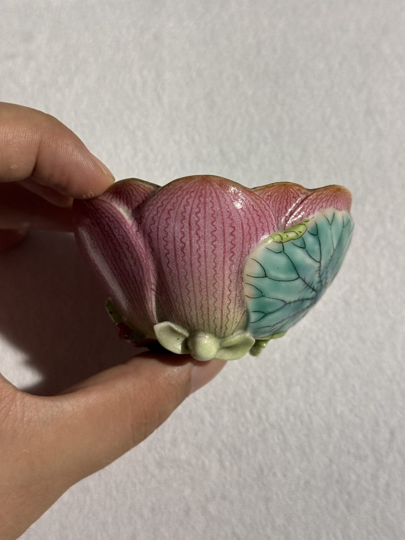 清乾隆 粉彩荷花形象生瓷杯 - 图11