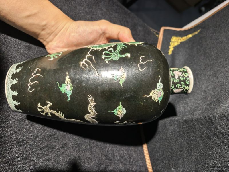 清康熙 臧窑乌金釉素三彩立龙莱菔尊 - 图15