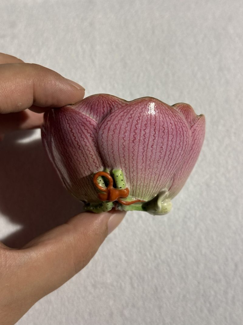 清乾隆 粉彩荷花形象生瓷杯 - 图12