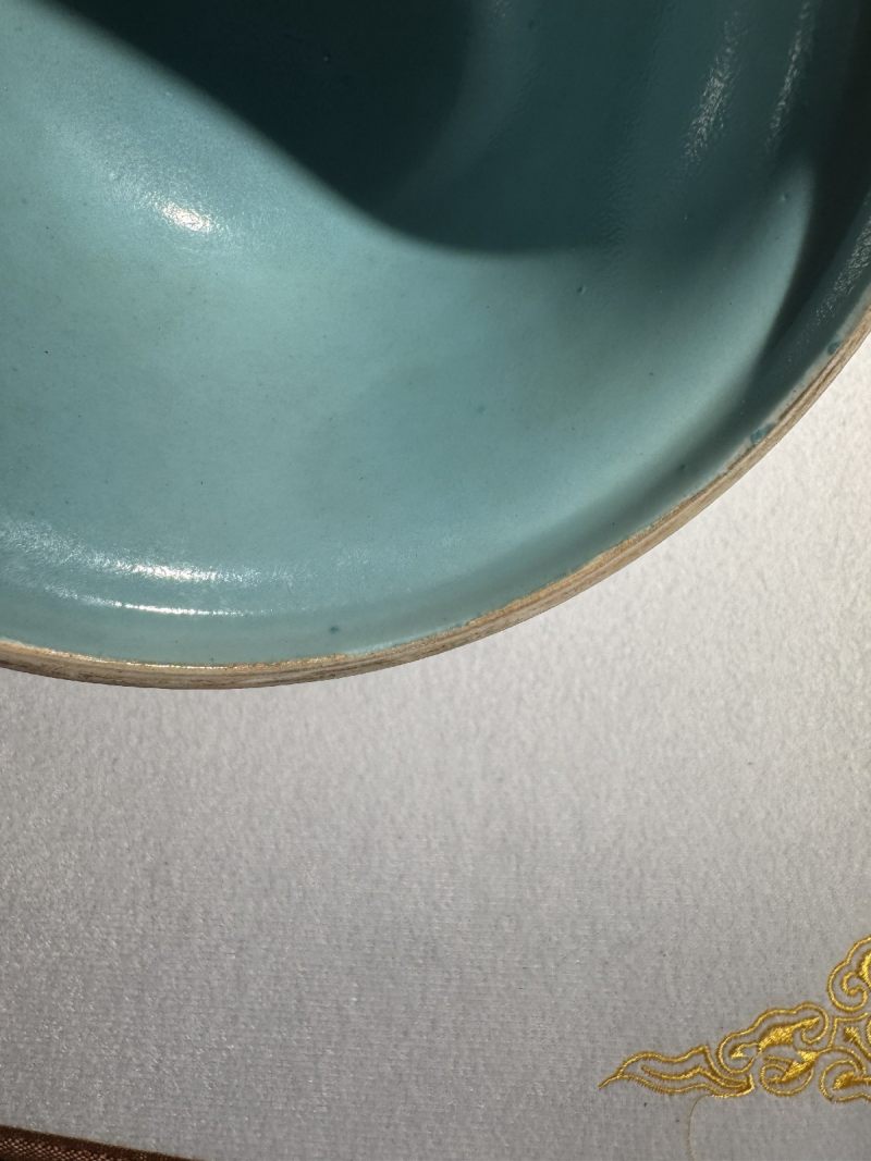 清乾隆 珊瑚红地洋彩八吉祥纹花觚 - 图15
