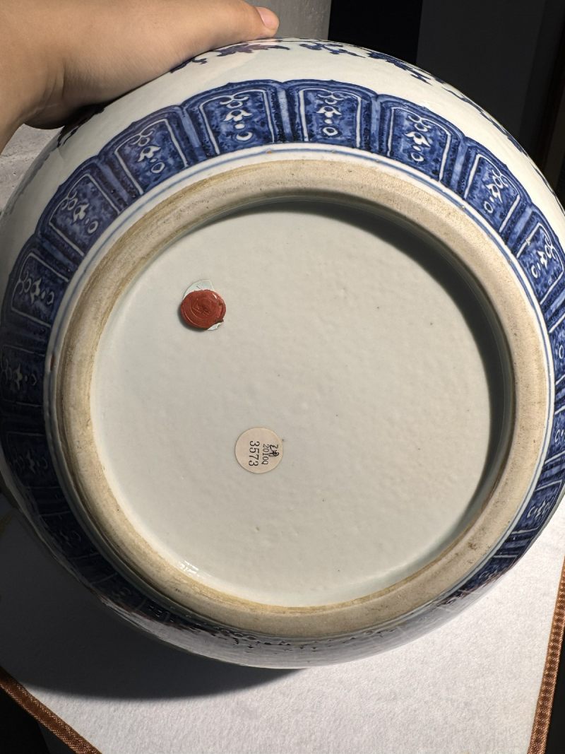 清雍正 青花缠枝莲纹大天球瓶 - 图11