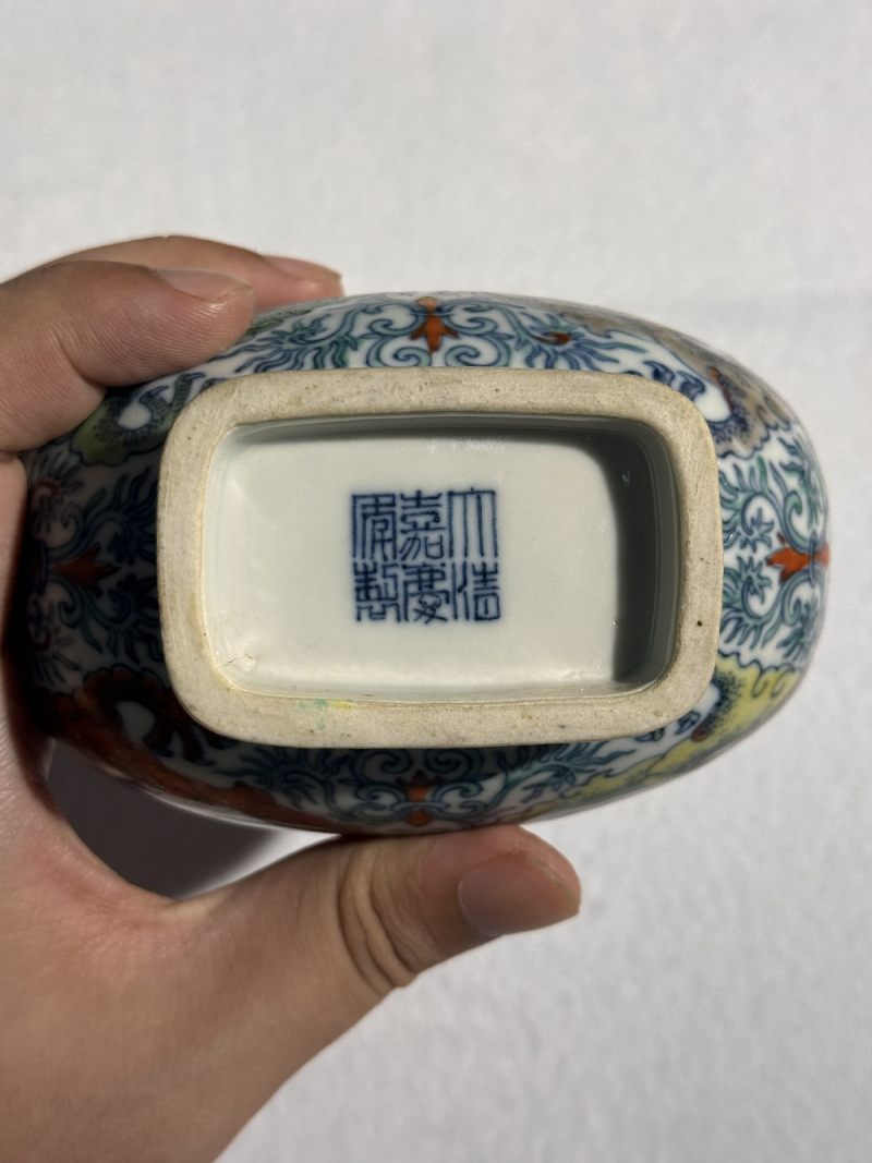 清嘉庆 斗彩双龙捧寿如意耳尊 （一对） - 图20