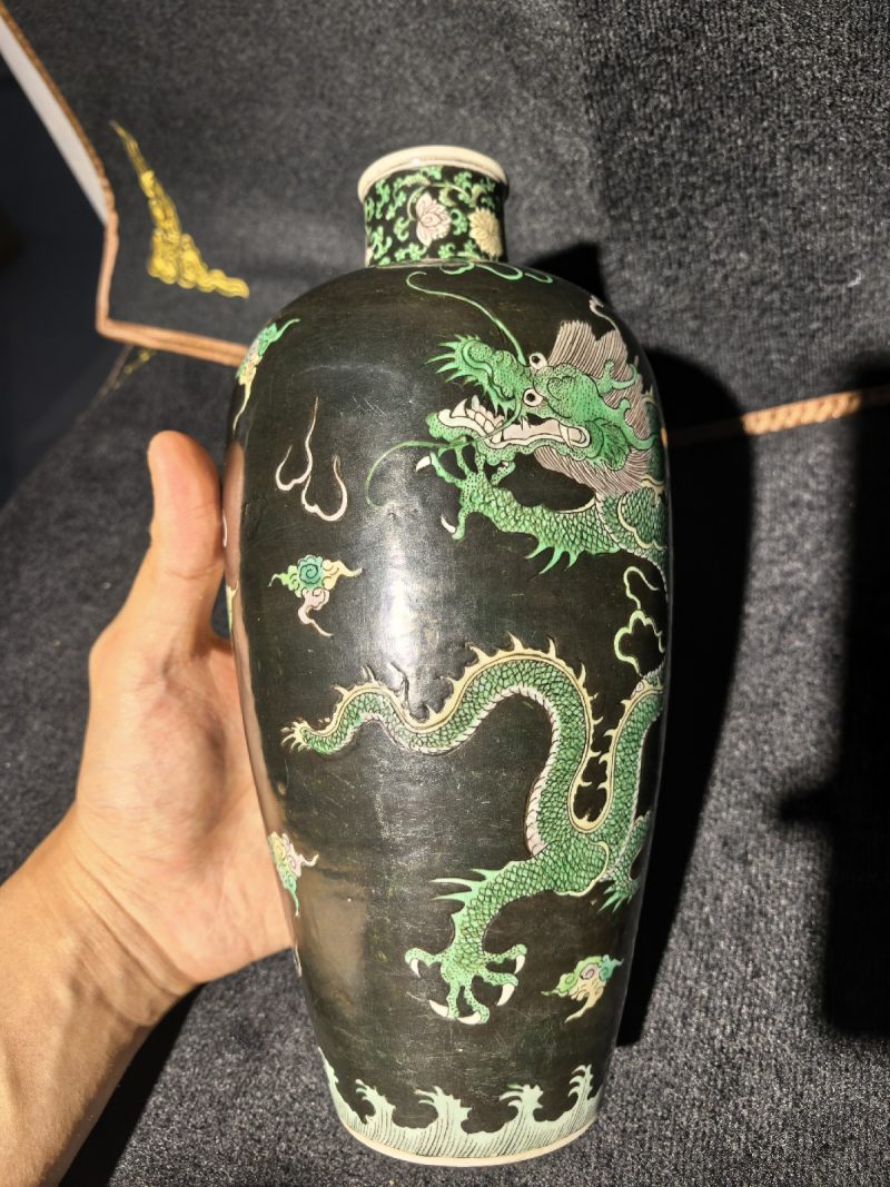 清康熙 臧窑乌金釉素三彩立龙莱菔尊 - 图18