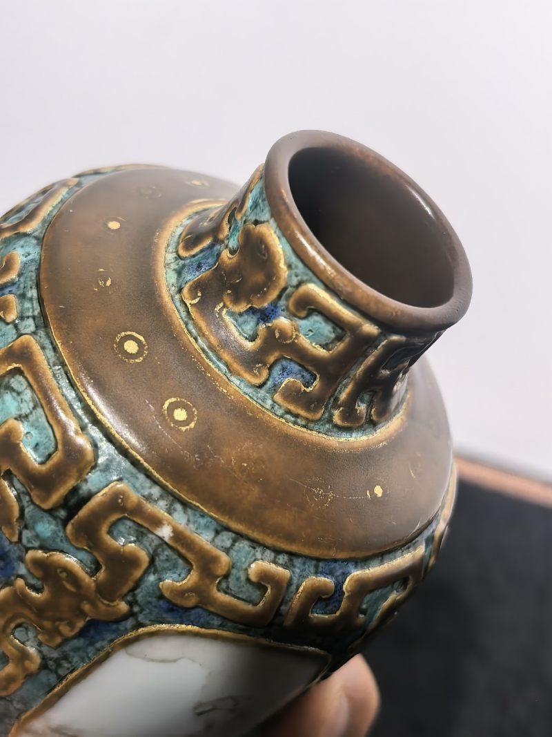 清乾隆 唐窑仿古铜釉描金四开光粉彩四季山水纹小尊 - 图23
