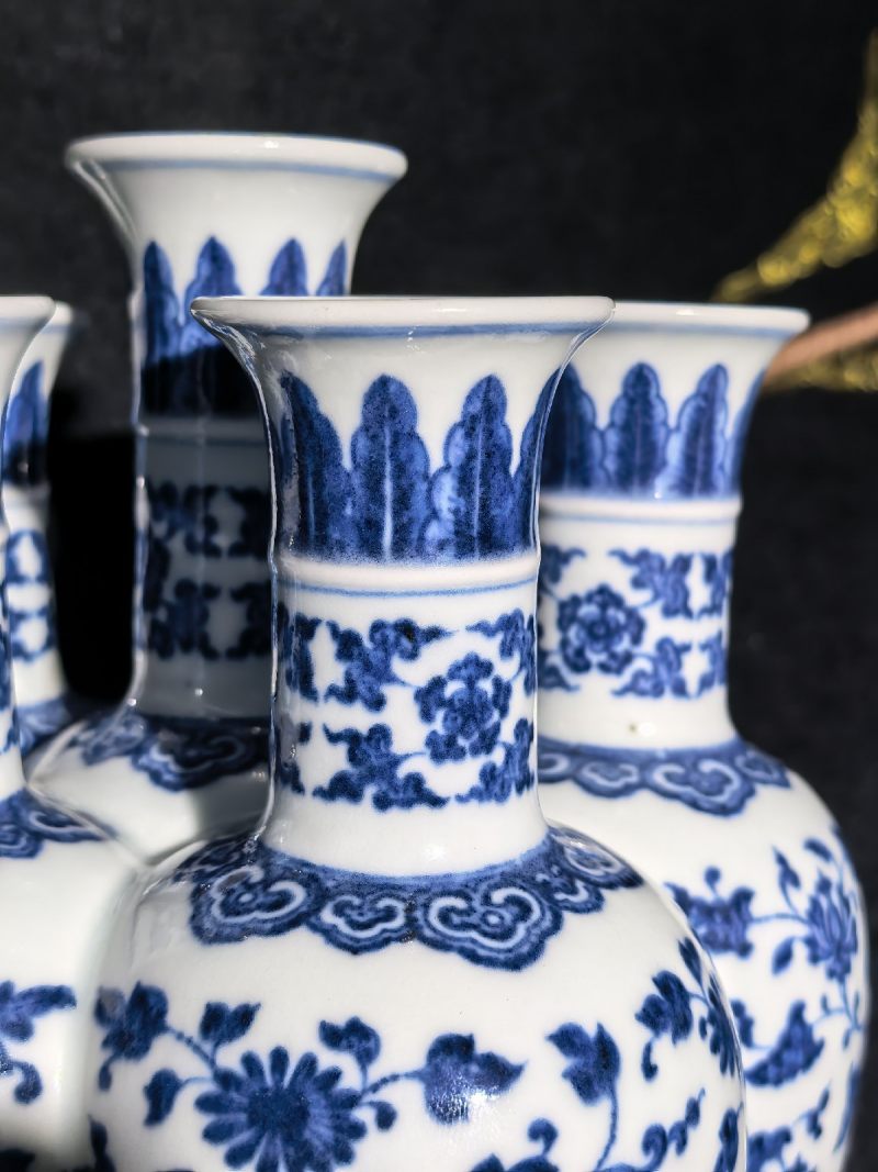 清乾隆 唐窑青花缠枝花卉纹六孔瓶（配座） - 图24