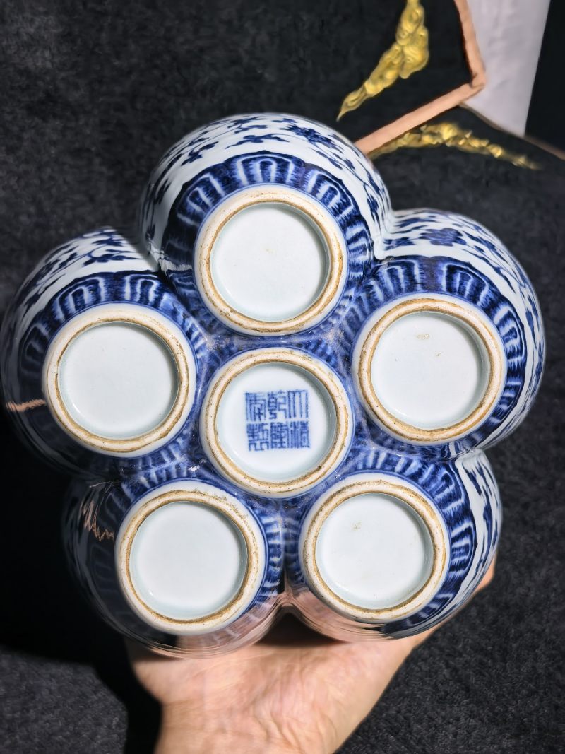 清乾隆 唐窑青花缠枝花卉纹六孔瓶（配座） - 图28