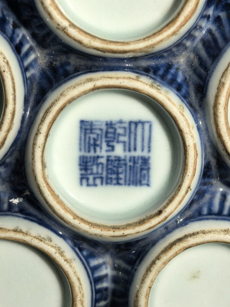 清乾隆 唐窑青花缠枝花卉纹六孔瓶（配座） - 图29