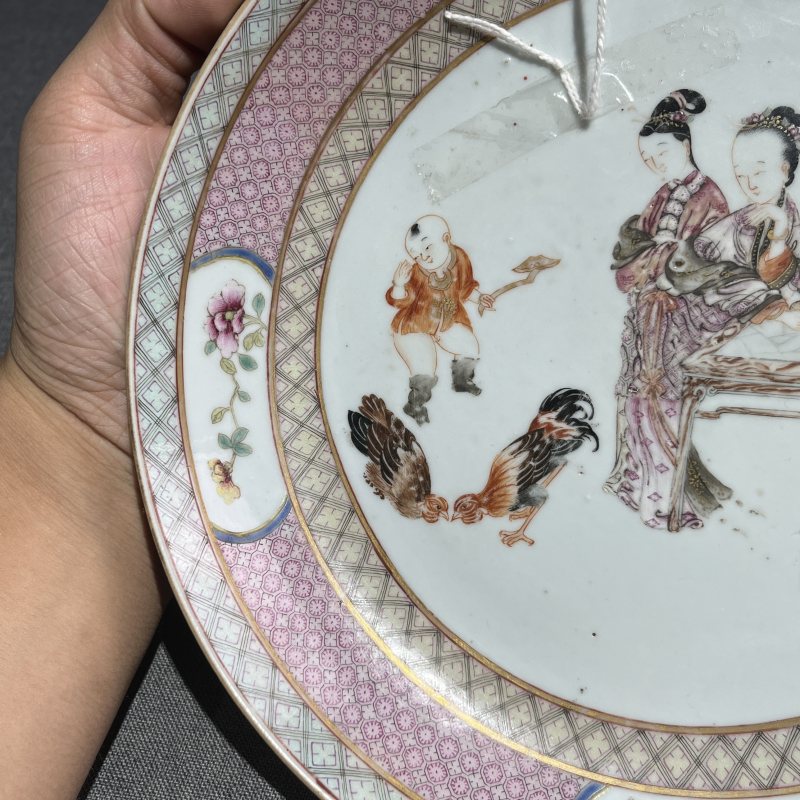 清雍正粉彩侍女婴戏纹盘 - 图6