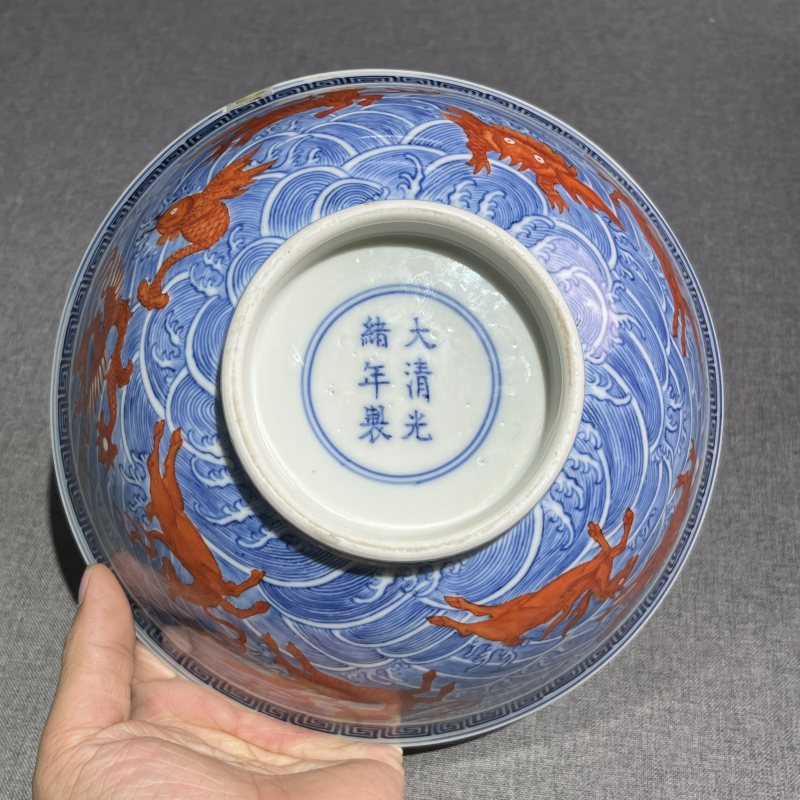 清光绪青花矾红海八怪纹碗 - 图8