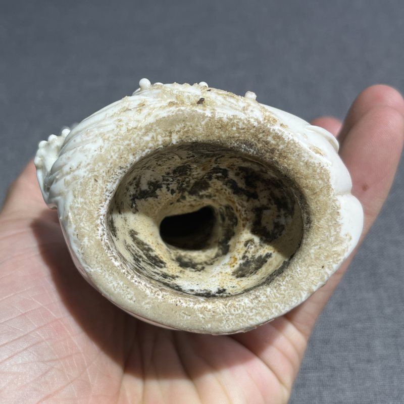 清白釉弥勒造像 - 图8