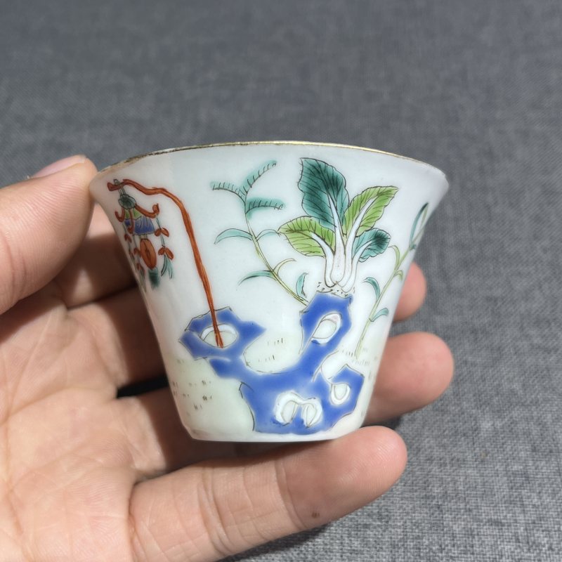 清中期粉彩花卉马蹄杯一对 - 图4