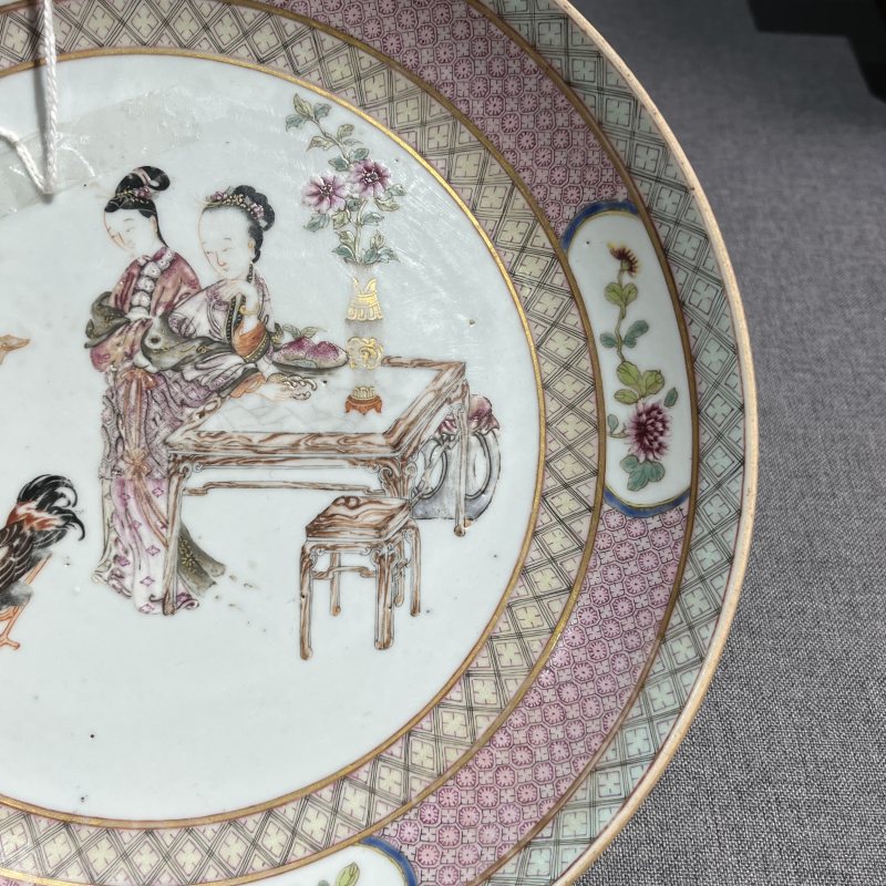 清雍正粉彩侍女婴戏纹盘 - 图7