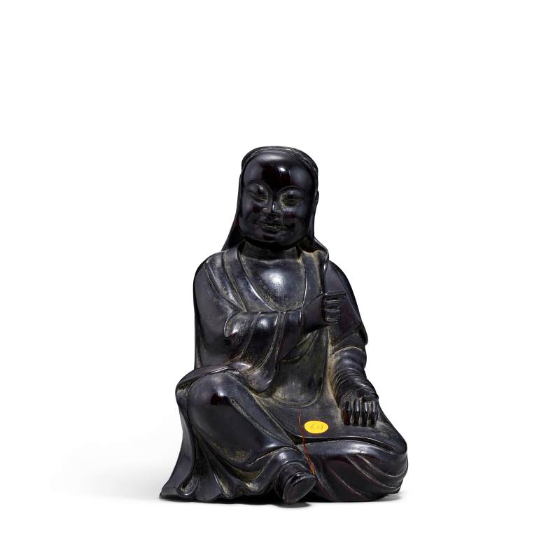 Two wood carvings and a wood and glass showcase | 木雕兩件及木雕玻璃展示盒一件 - 图5