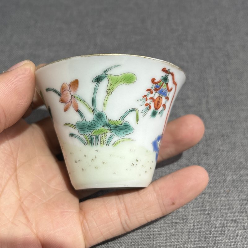 清中期粉彩花卉马蹄杯一对 - 图5