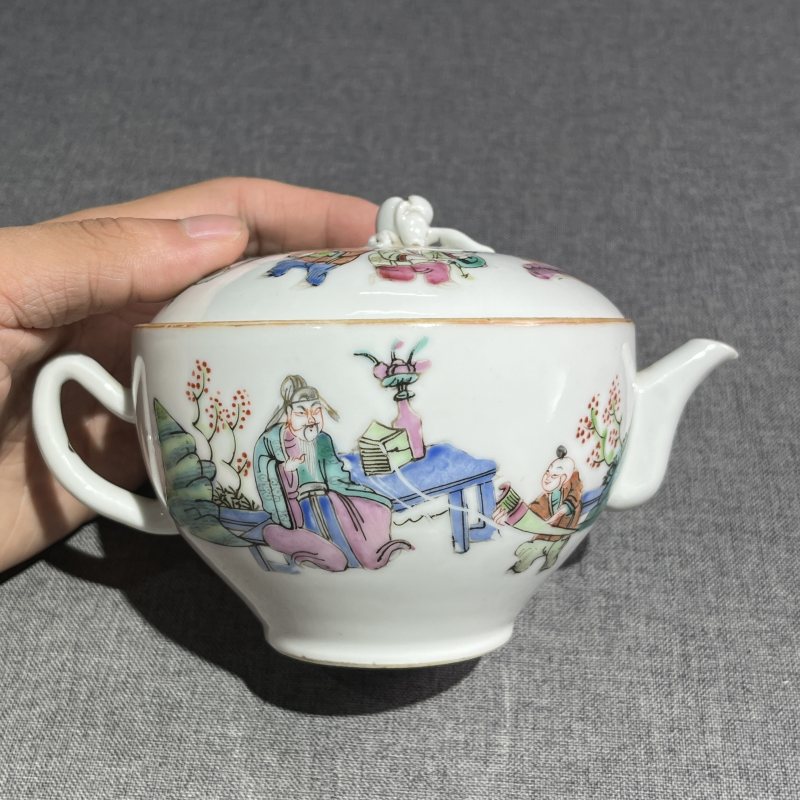 清中期粉彩人物鸡心壶 - 图4