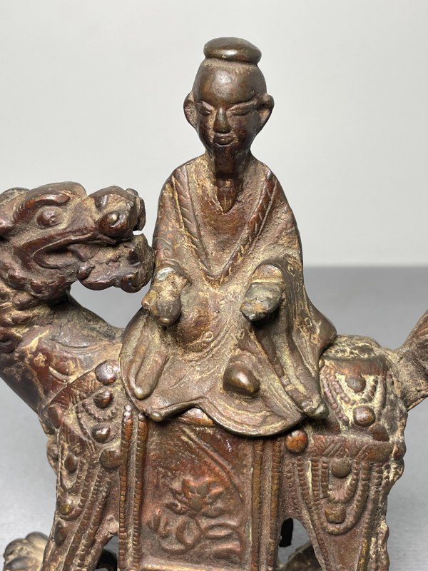 清 铜“高仕坐麒麟”像 - 图6