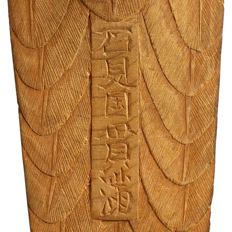 Two wood carvings and a wood and glass showcase | 木雕兩件及木雕玻璃展示盒一件 - 图3