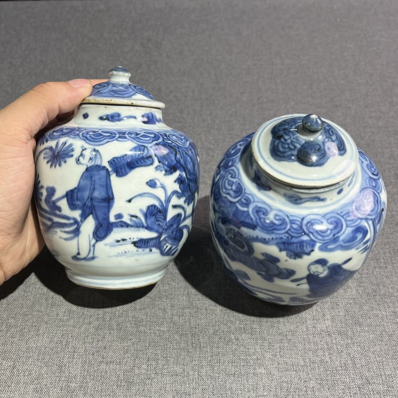 明万历青花人物盖罐一对 - 图4