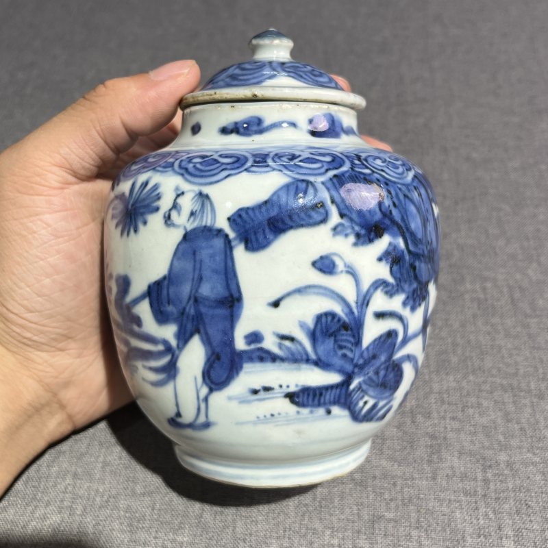 明万历青花人物盖罐一对 - 图5