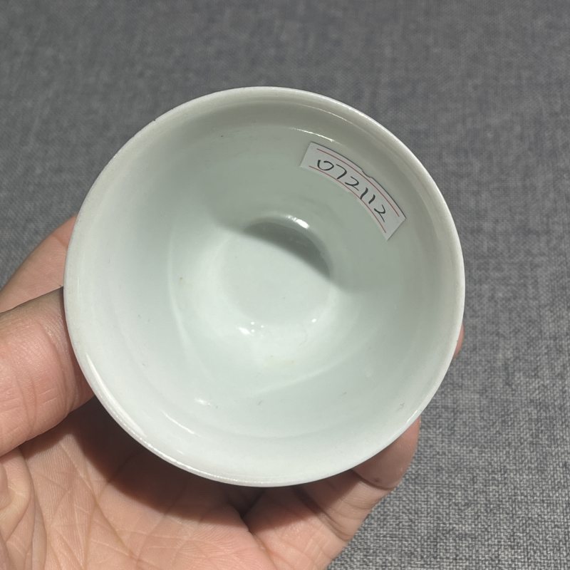 清早期五彩花卉杯一组八只 - 图32
