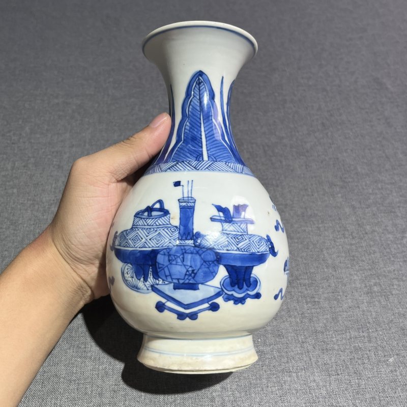 清康熙青花博古纹玉壶春瓶 - 图4