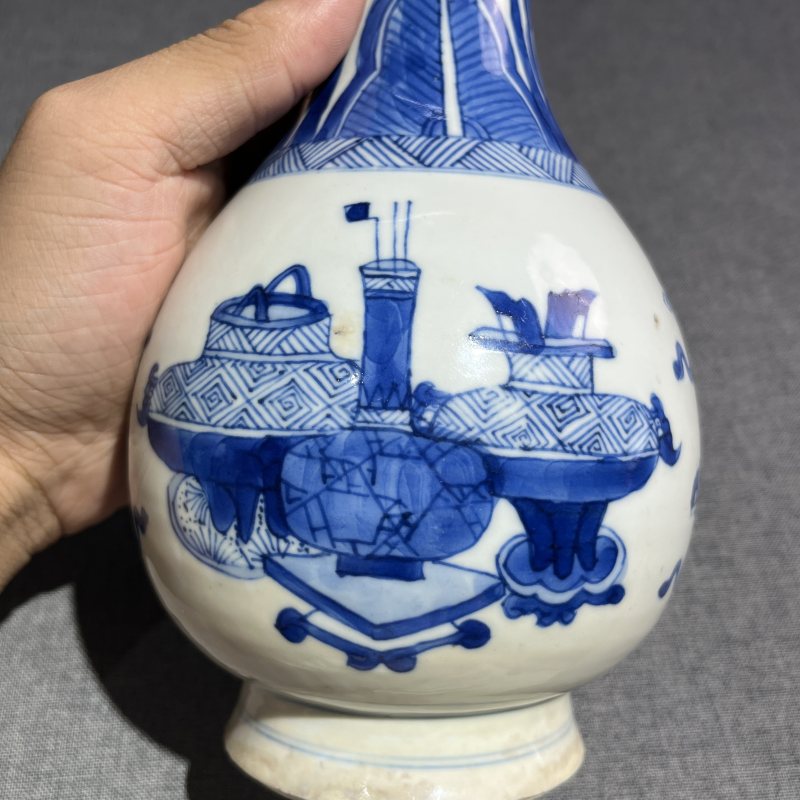 清康熙青花博古纹玉壶春瓶 - 图5