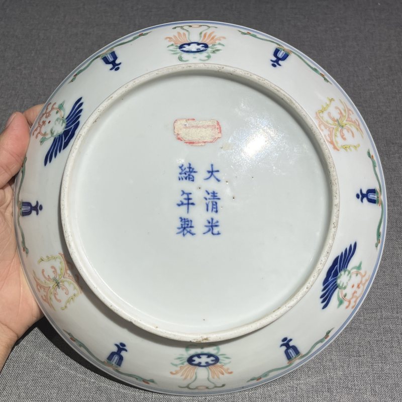 清光绪斗彩忍冬纹大盘 - 图7