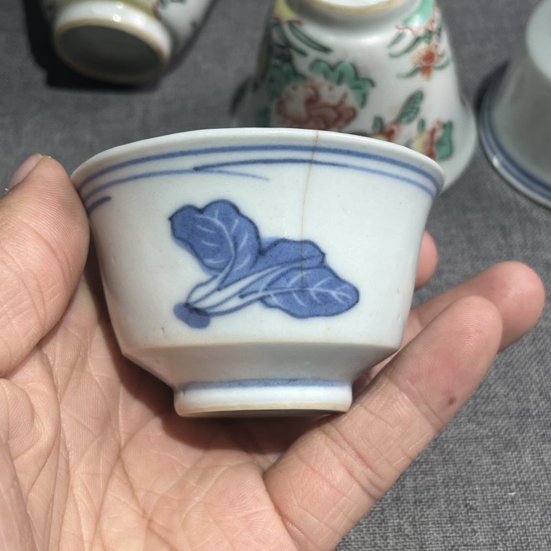 清早期五彩花卉杯一组八只 - 图5