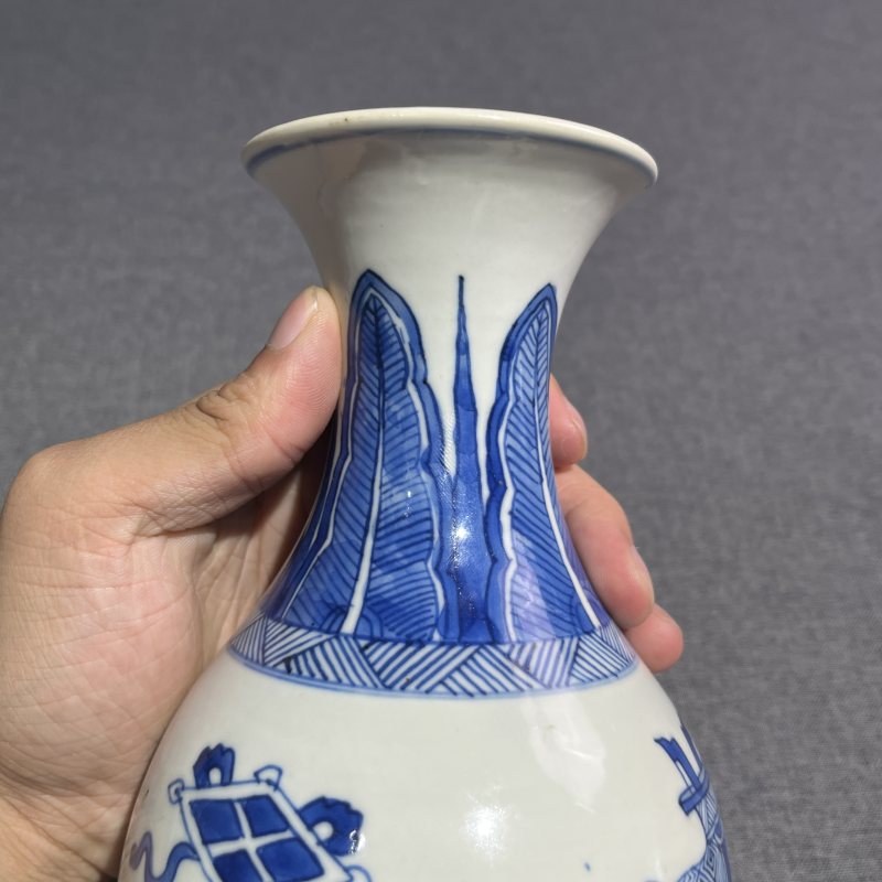 清康熙青花博古纹玉壶春瓶 - 图7
