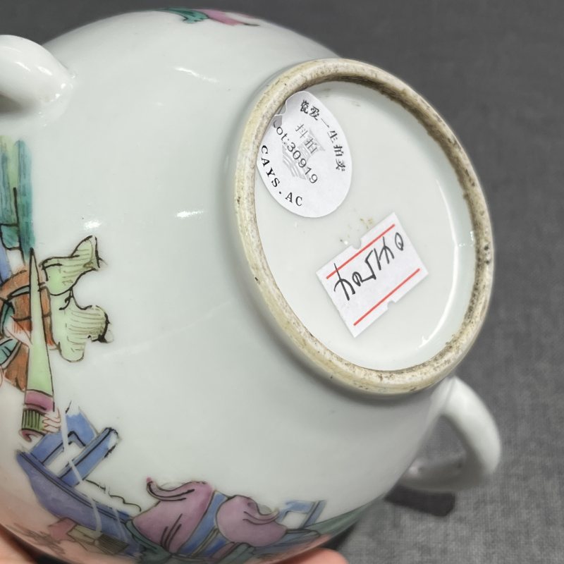 清中期粉彩人物鸡心壶 - 图14