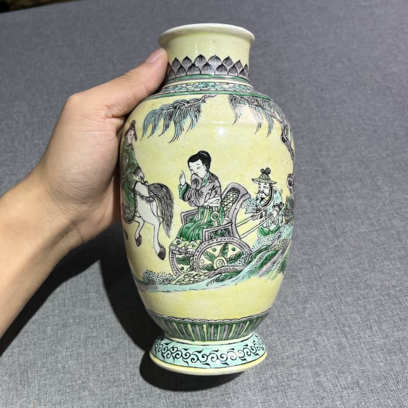 清晚期素三彩人物灯笼瓶 - 图4