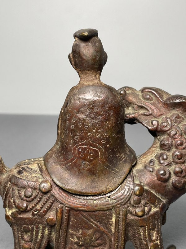 清 铜“高仕坐麒麟”像 - 图13